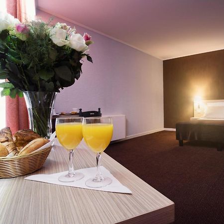 Hotel De L'Etoile อองทีบส์ ภายนอก รูปภาพ