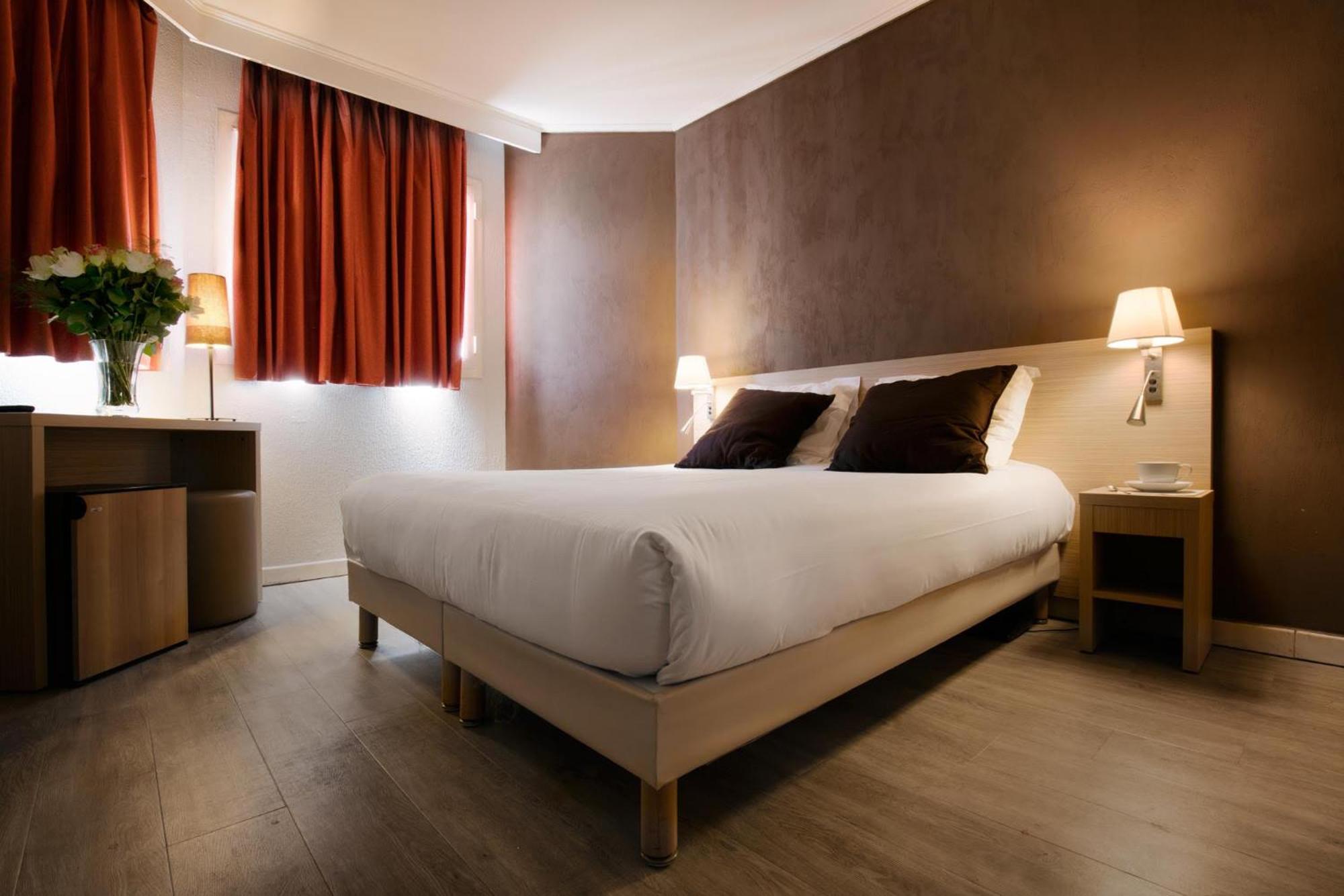 Hotel De L'Etoile อองทีบส์ ภายนอก รูปภาพ